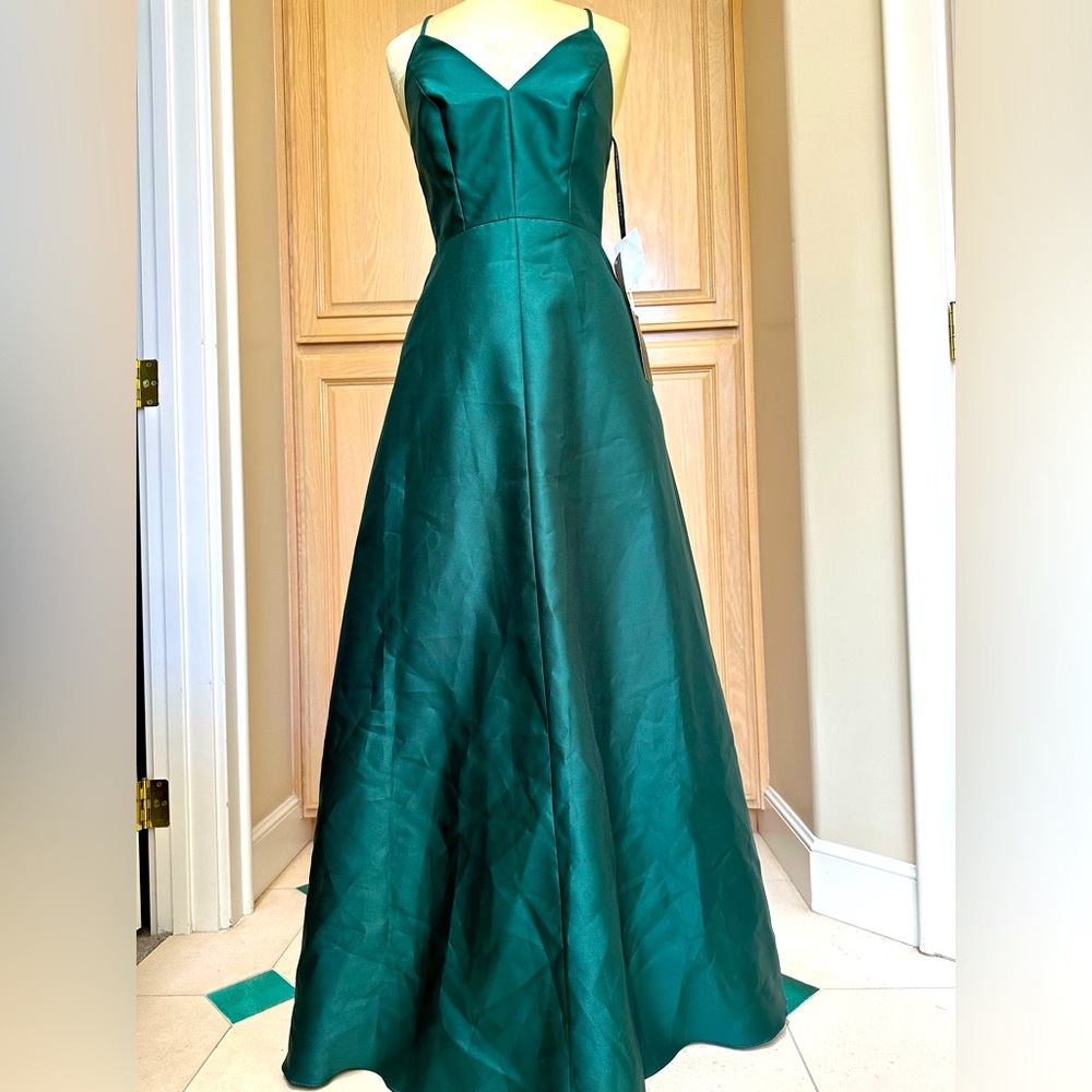 Alfred Sung dress size 6 NWT hunter green